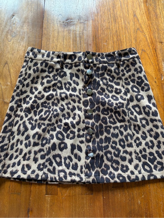 She + Sky Dresses & Skirts - She + Sky Leopard Print Button-Front Mini Skirt - Brown/Black